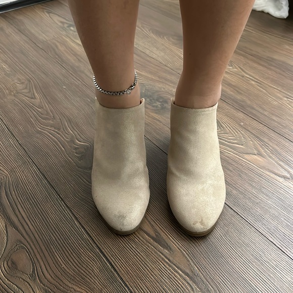 Creamy Wood Slipper Boots Size: 6.5 - Picture 7 of 8